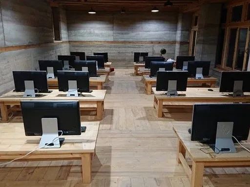 Na počítačích z Plzně už se učí žáci v Malém Tibetu