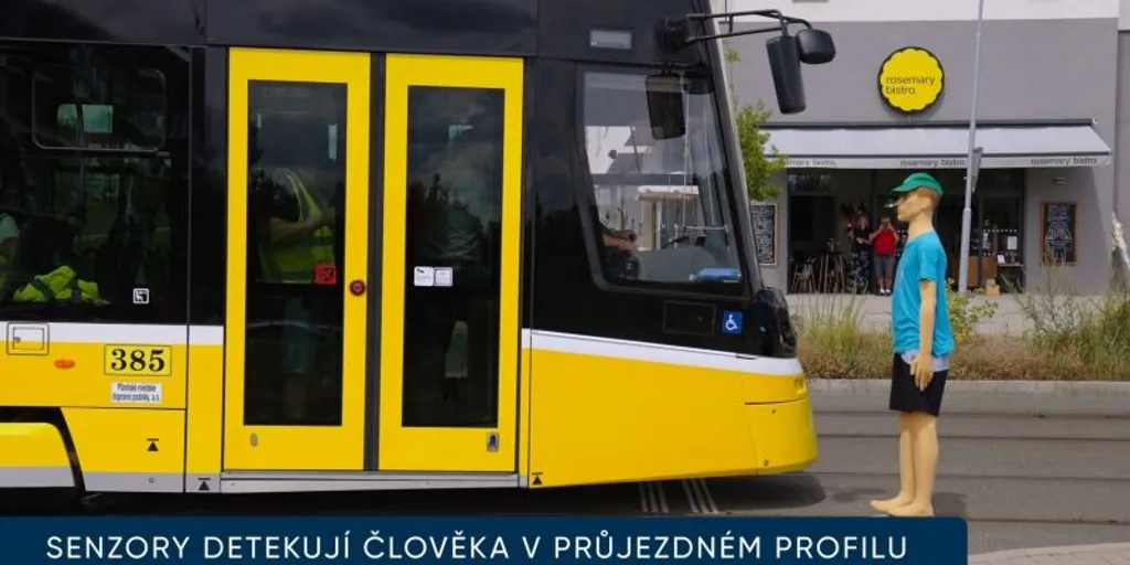 První chytrá tramvaj v Plzni úspěšně jezdí na testovacím polygonu