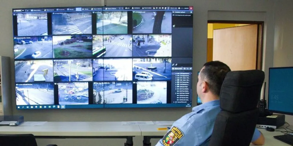 Novinka u plzeňských strážníků - s volajícím navážou videopřenos nebo chat