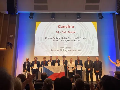 Dva studenti z Plzně pomohli Česku ke světovému zlatu ve fyzice