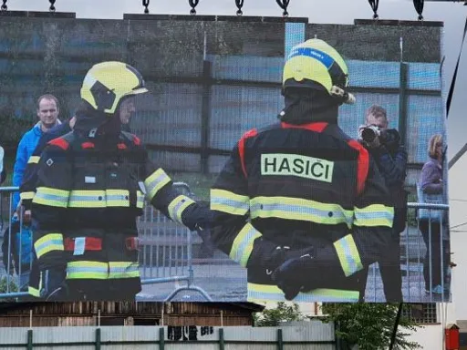 Hasiči dostali chytré zásahové obleky z Fakulty elektrotechnické