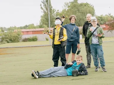 Stavba závodního dronu a FPV létání - začátečníci