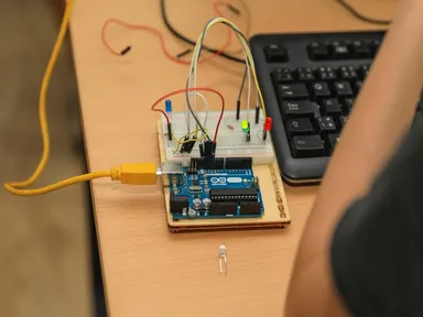 Elektronické projekty bez i s Arduinem