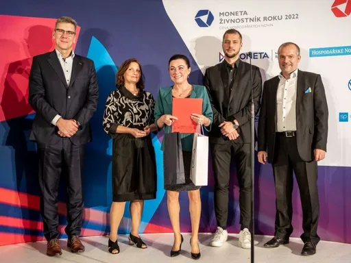 Inovátoři z Plzně hledají klíč k udržitelnosti. Čechům nabízejí i unikátní nerozbitné skleničky