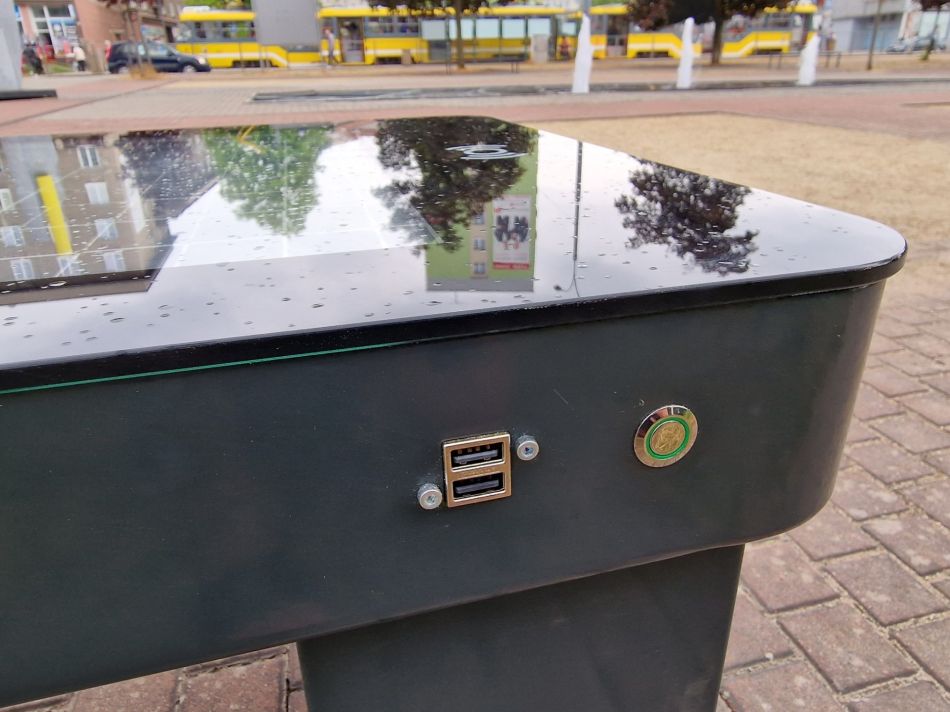 Solární lavička_Slovany