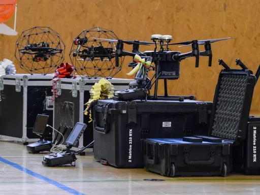 Plzeň pro podporu odborného vzdělávání předala střední škole čtyři drony