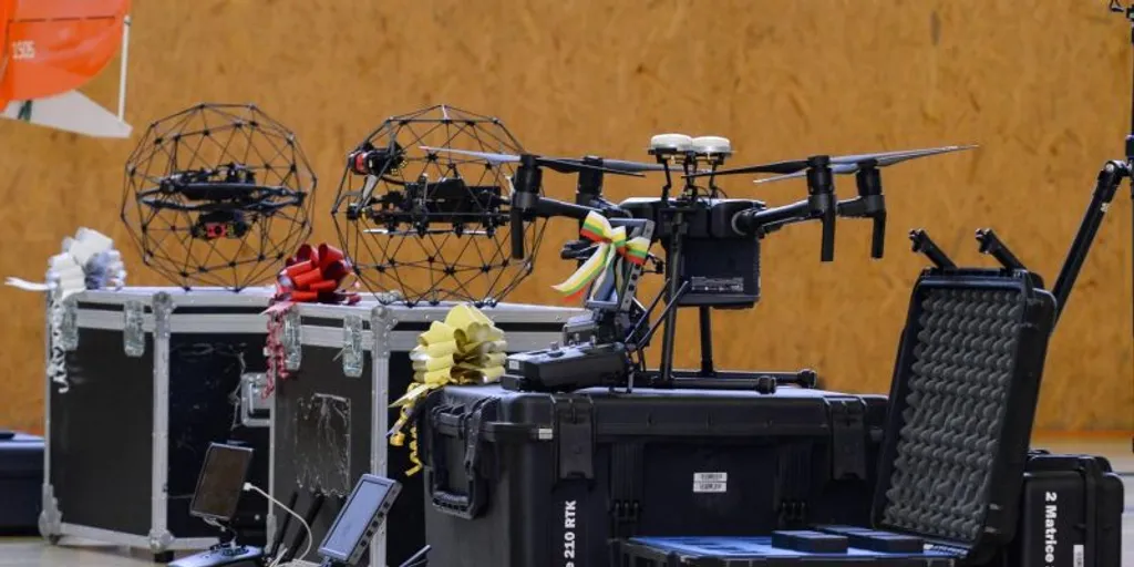 Plzeň pro podporu odborného vzdělávání předala střední škole čtyři drony