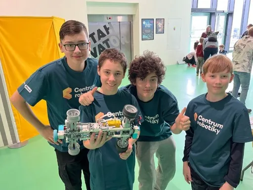 Kluci z Centra robotiky zabodovali na mezinárodní soutěži
