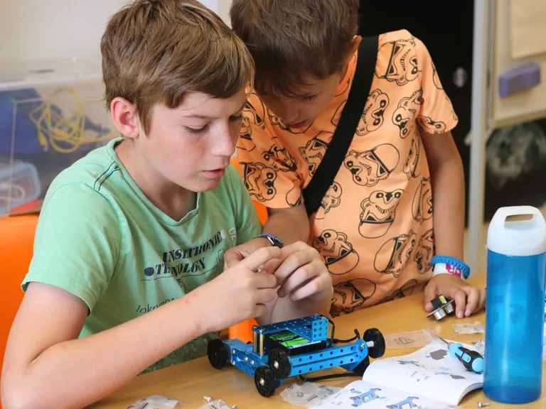 Od šroubků po roboty