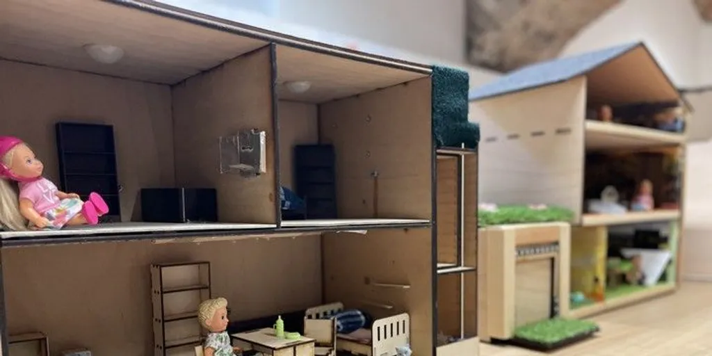 Technologie hrou, školáci představili chytré domečky pro panenky navržené dětmi z mateřinek