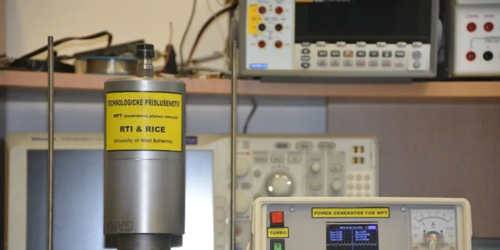 FEL a FST společně vyvinuly inovativní technologii ze světa bezdrátového přenosu elektrické energie