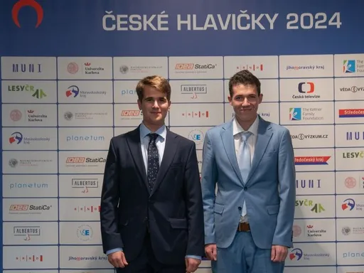 Studenti z Plzně vyvinuli chytrý dávkovač léků, zvítězili v soutěži České hlavičky 2024